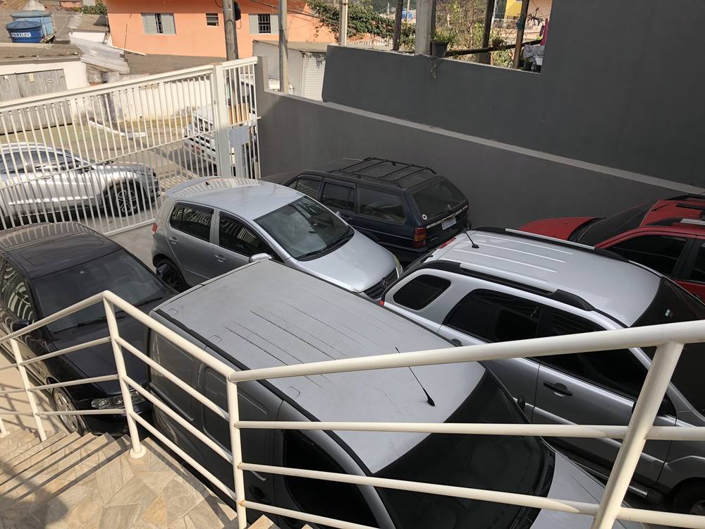 Garagem privativa com vagas de carro em Cotia