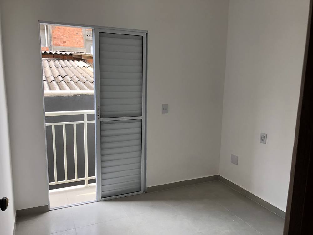 Quarto com sacada em sobrado à venda em Cotia